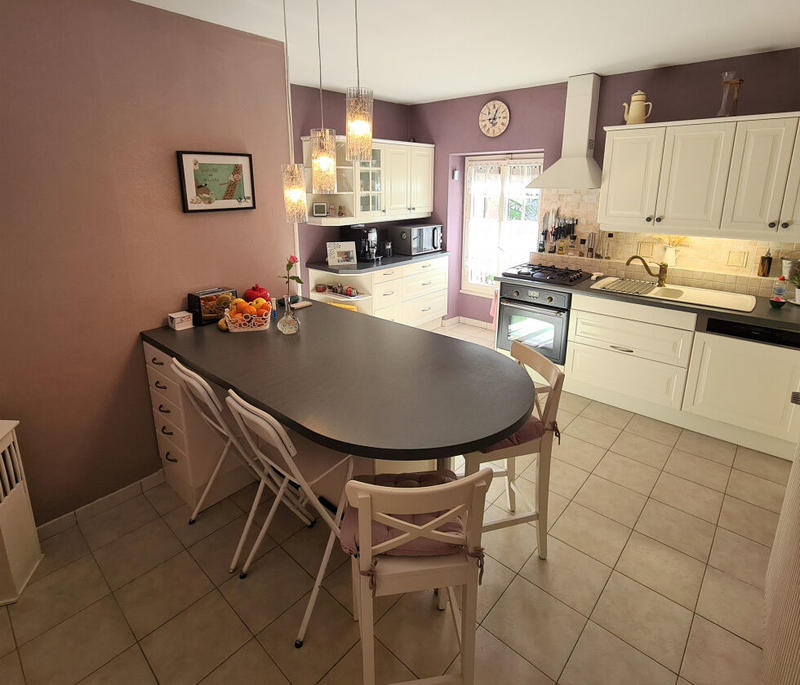 Maison - 230 m² - 9 pièces