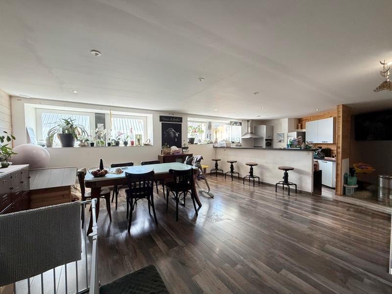 Appartement - 104 m² - 2 pièces