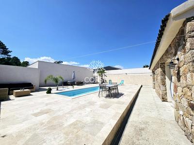 Propriété - 240 m² - 10 pièces