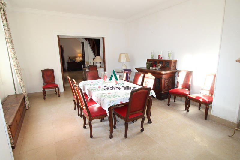 Maison - 300 m² - 12 pièces