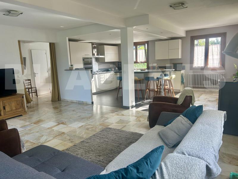 Maison - 228 m² - 10 pièces