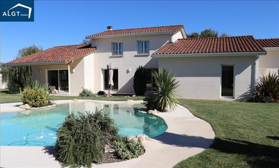 Villa - 203 m² - 6 pièces