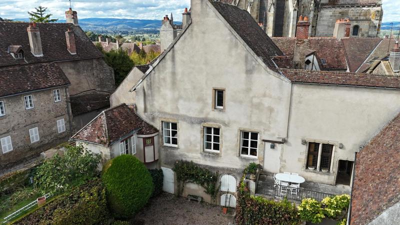 Maison - 240 m² - 8 pièces