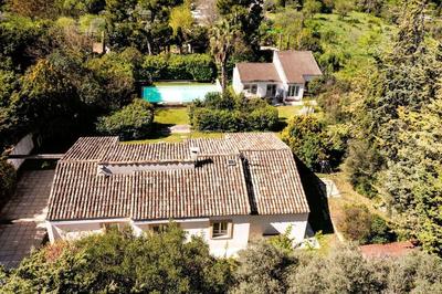 Propriété - 200 m² - 5 pièces