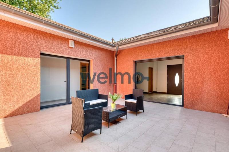 Maison - 300 m² - 8 pièces