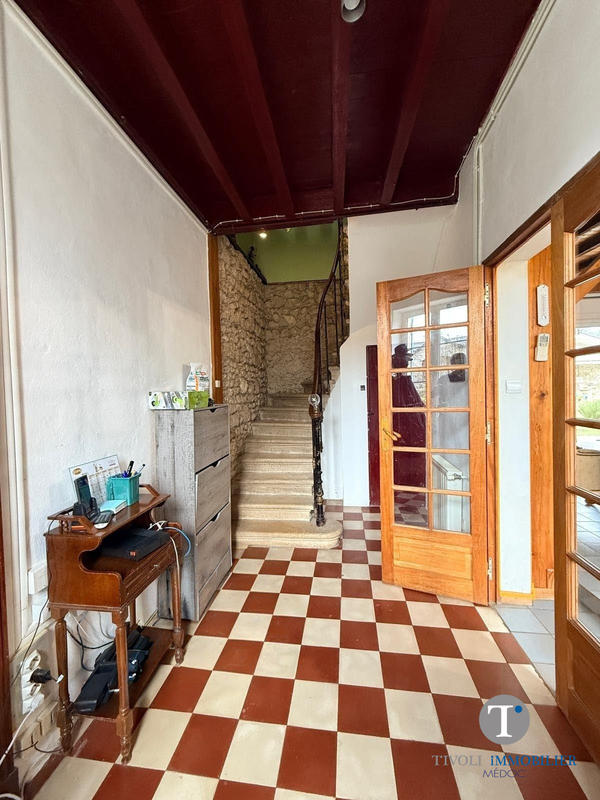 Maison - 225 m² - 9 pièces