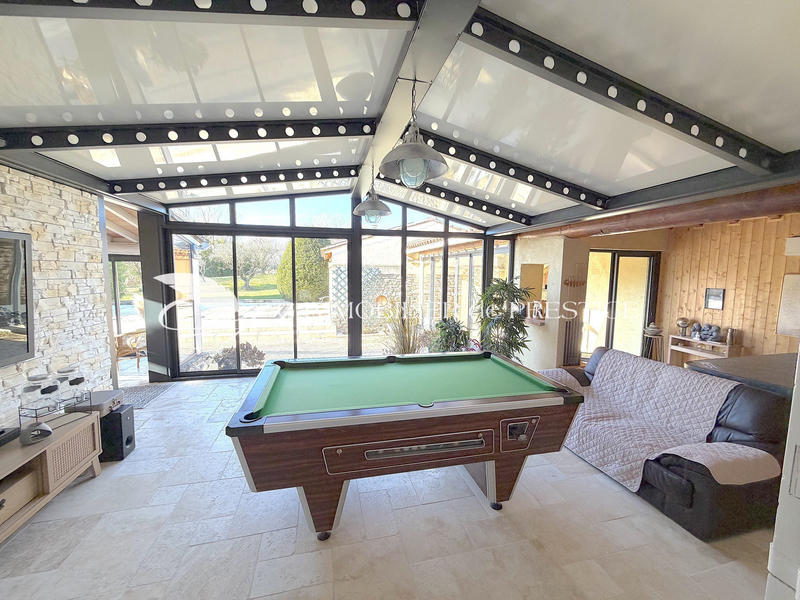 Propriété - 275 m² - 9 pièces