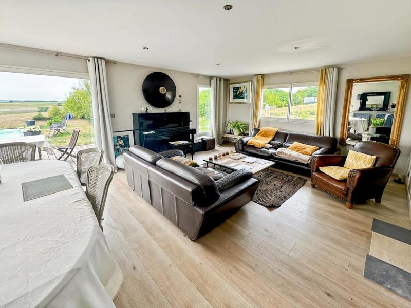 Maison - 200 m² - 8 pièces