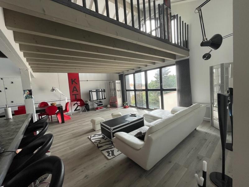 Appartement - 207 m² - 5 pièces