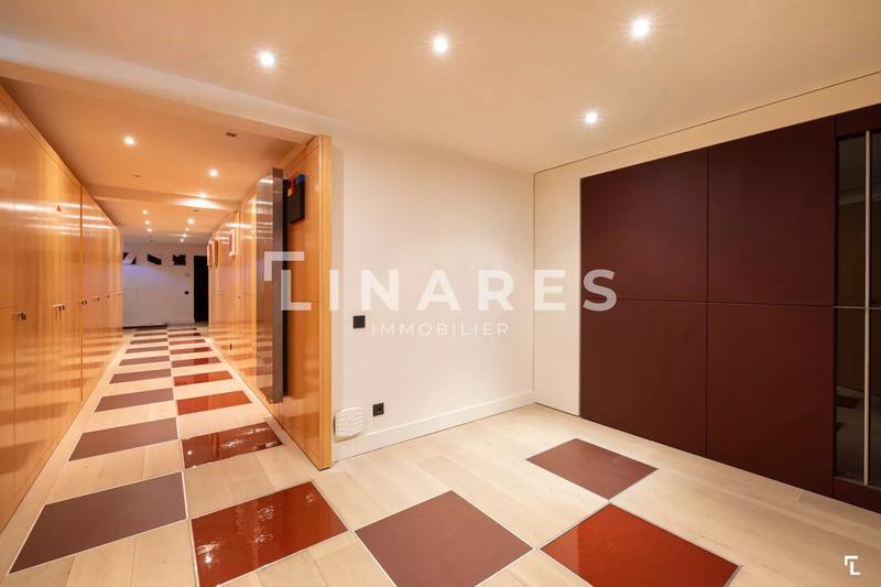 Maison - 570 m² - 7 pièces