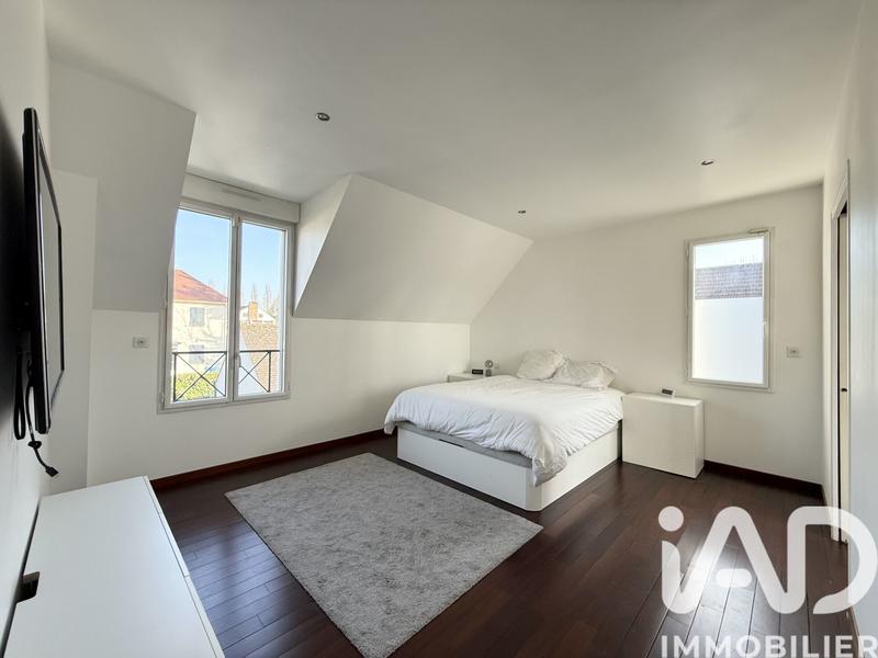 Maison - 226 m² - 7 pièces