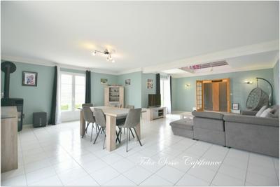 Maison - 220 m² - 6 pièces