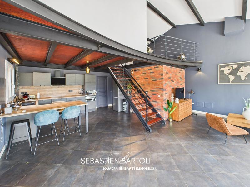 Appartement - 100 m² - 4 pièces