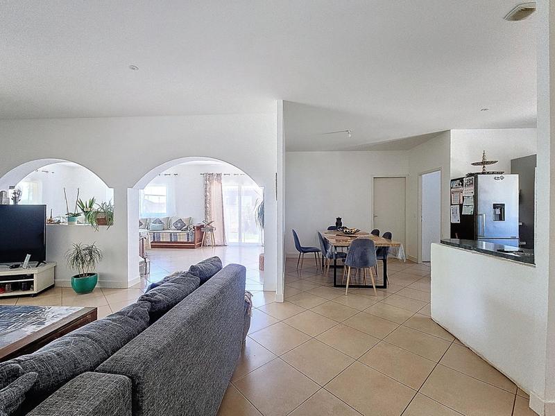 Maison - 180 m² - 8 pièces