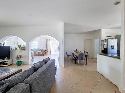 Maison - 180 m² - 8 pièces