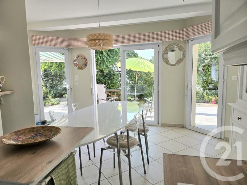 Villa - 208 m² - 6 pièces