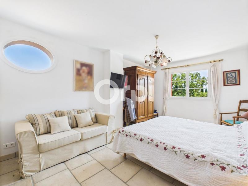 Maison - 250 m² - 5 pièces