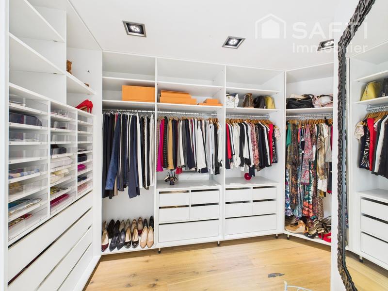 Maison - 390 m² - 9 pièces