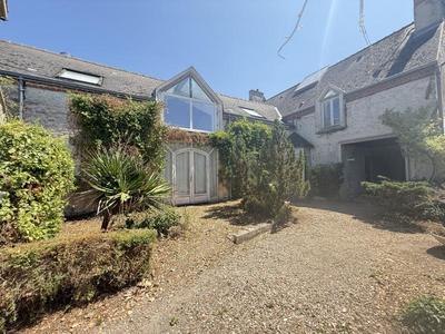 Maison - 210 m² - 11 pièces