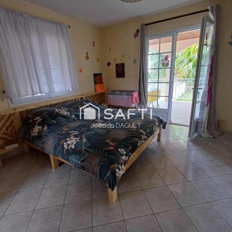 Maison - 250 m² - 8 pièces