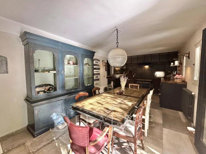 Villa - 230 m² - 10 pièces