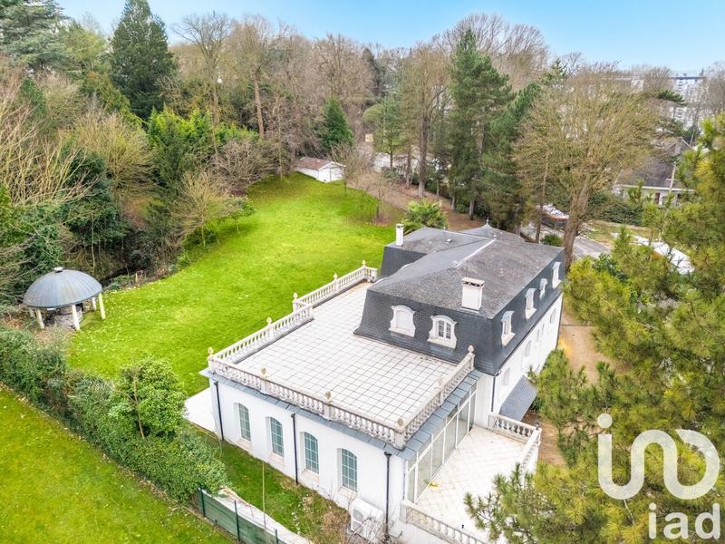 Maison - 230 m² - 9 pièces