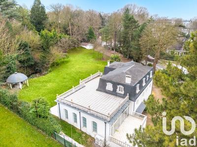 Maison - 230 m² - 9 pièces