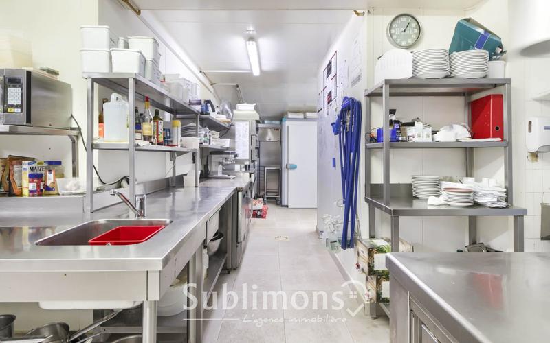 Local commercial - 160 m² - 6 pièces