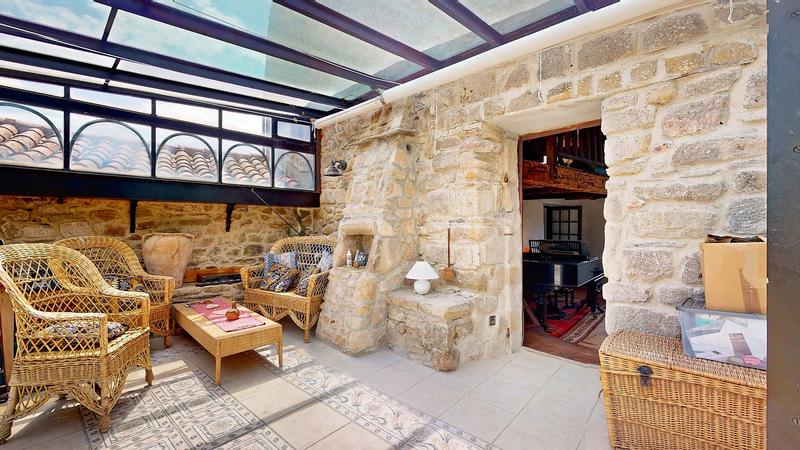 Maison - 240 m² - 4 pièces