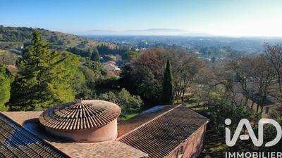 Maison - 210 m² - 6 pièces