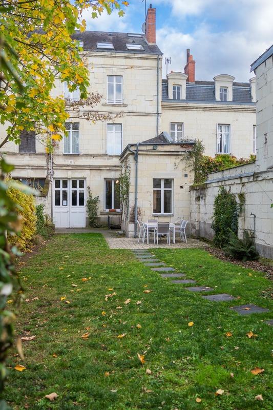 Maison - 328 m² - 15 pièces