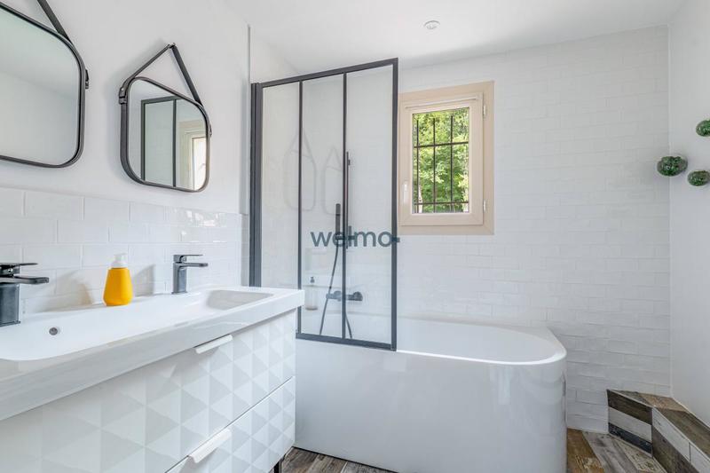 Maison - 245 m² - 8 pièces