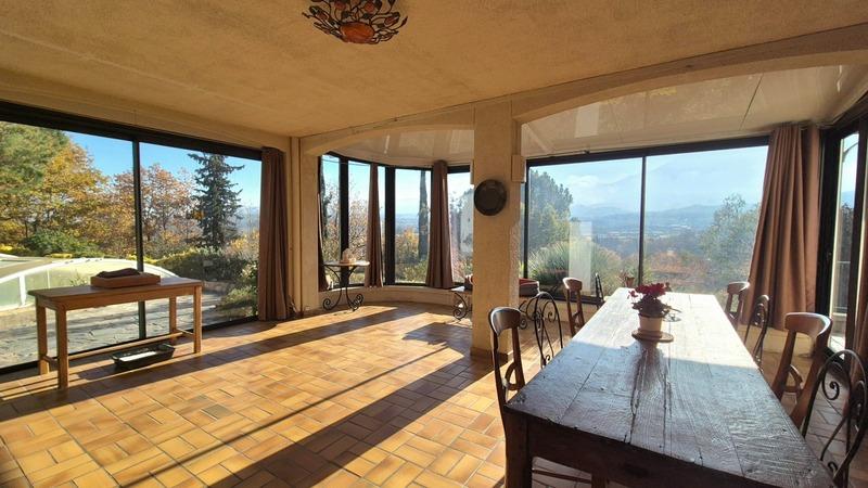 Maison - 254 m² - 6 pièces