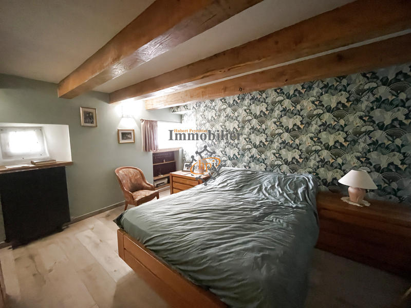 Maison - 233 m² - 8 pièces