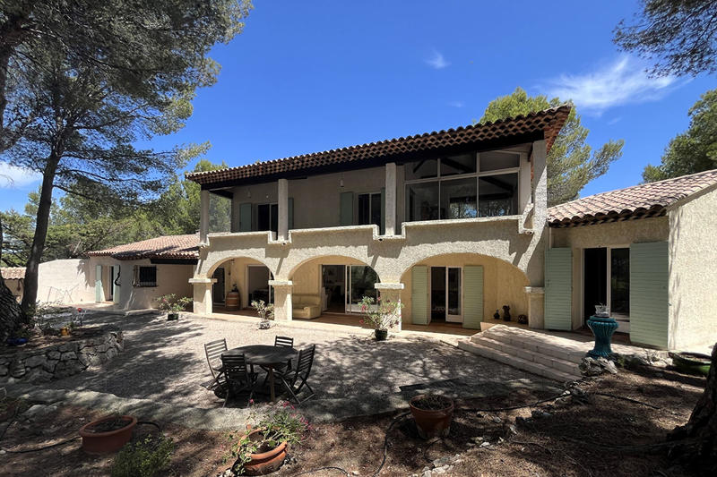 Maison - 257 m² - 10 pièces