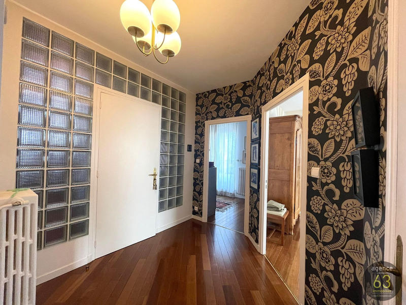 Maison - 269 m² - 9 pièces