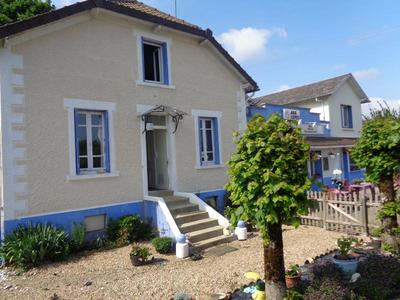 Maison - 460 m² - 15 pièces