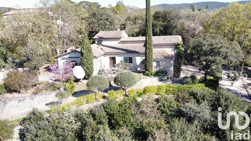 Maison - 219 m² - 5 pièces