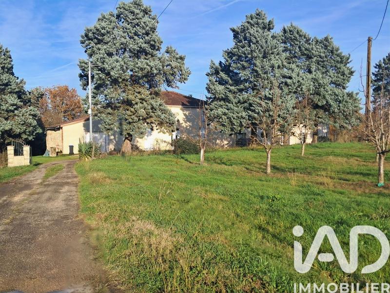 Maison - 270 m² - 9 pièces