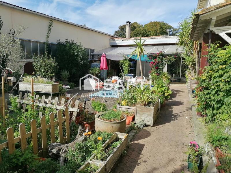 Maison - 233 m² - 9 pièces