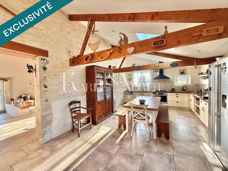 Maison - 216 m² - 7 pièces