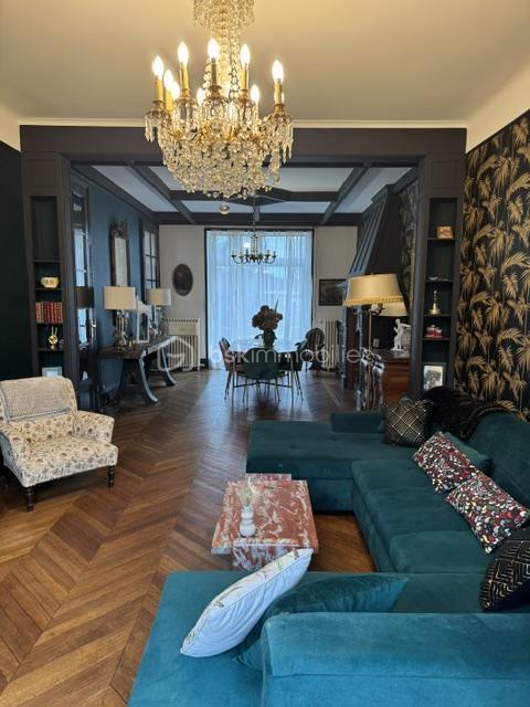 Maison - 276 m² - 8 pièces