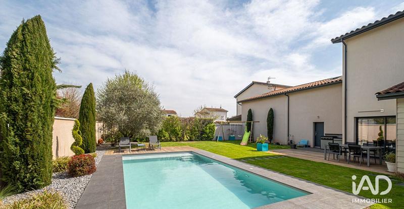 Maison - 163 m² - 7 pièces