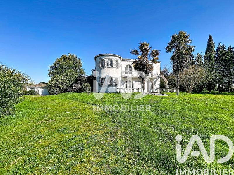 Maison - 305 m² - 8 pièces