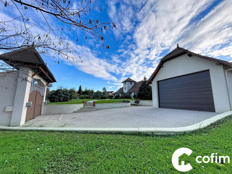 Maison - 258 m² - 12 pièces