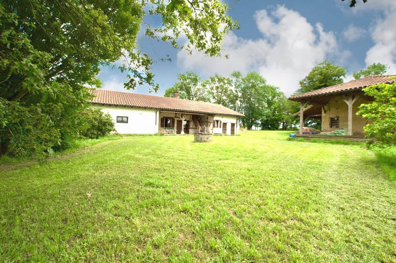 Maison - 250 m² - 6 pièces