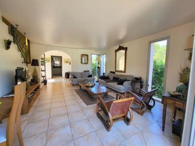 Maison - 185 m² - 8 pièces