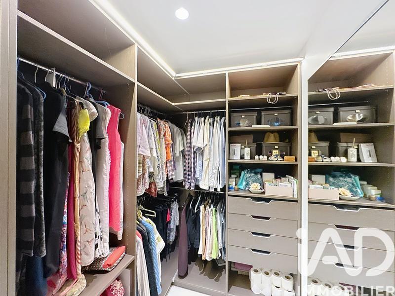 Maison - 280 m² - 10 pièces