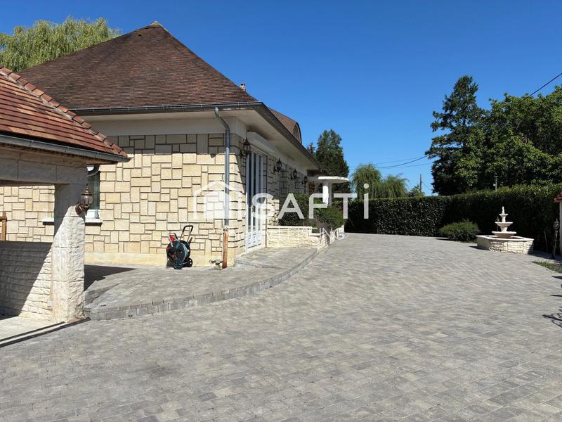 Maison - 220 m² - 7 pièces