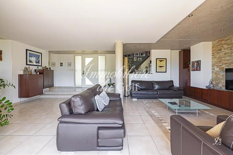 Villa - 232 m² - 6 pièces